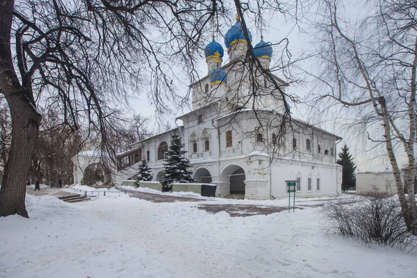 コロメンスコエは モスクワの中心部の南に位置する旧王室の邸宅 宮殿の村です — ストック写真