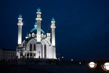 Kul-Şerif Camii-Tataristan Cumhuriyeti 'nin ana Katedrali Juma Camii ve Kazan şehri (2005 yılından beri), Kazan Kremlin topraklarında yer almaktadır..