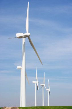 Elektrik üretimi için yel değirmenleri, Zaragoza bölgesi, aragon, İspanya