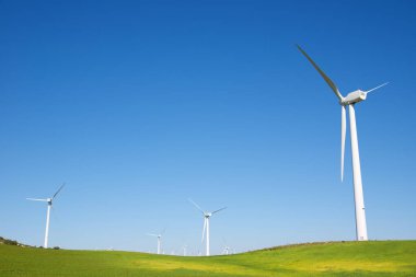 Elektrik üretimi için yel değirmenleri, Zaragoza bölgesi, aragon, İspanya.