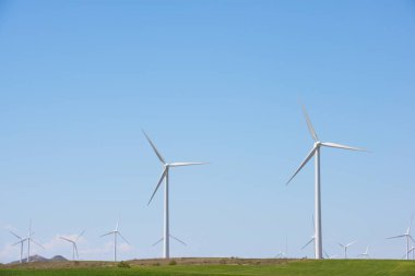 Elektrik üretimi için yel değirmenleri, Zaragoza bölgesi, aragon, İspanya.