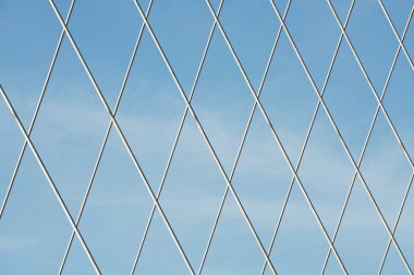 İspanya 'da modern bir asma köprüye yakın çekim.