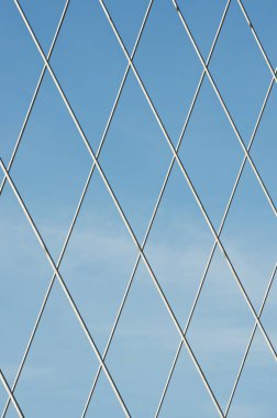 İspanya 'da modern bir asma köprüye yakın çekim.