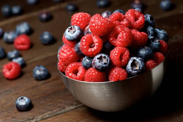 Close Raspberries Blueberries Wood Table — Stock Photo, Image