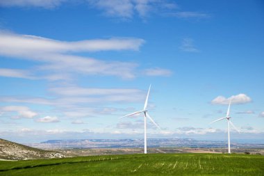 Elektrik üretimi için yel değirmenleri, Zaragoza bölgesi, aragon, İspanya.