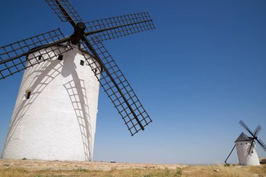 Alcazar de San Juan, Ciudad Real Eyaleti, Castilla La Mancha, İspanya'daki yel değirmenleri.
