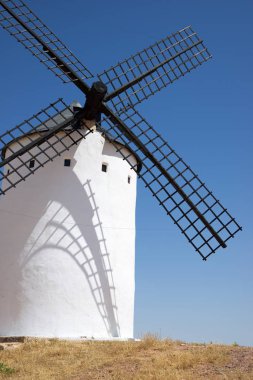 Alcazar de San Juan, Ciudad Real Eyaleti, Castilla La Mancha, İspanya'daki yel değirmenleri.