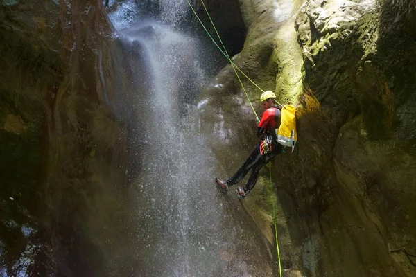 Canyoning Στο Φαράγγι Fago Πυρηναία Επαρχίας Της Ουέσκα Στη Βορειανατολική — Φωτογραφία Αρχείου