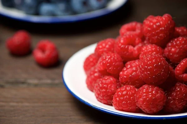 Close Raspberries Group Wood Table — Stock Photo, Image