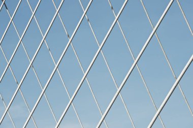 İspanya 'da modern bir asma köprüye yakın çekim.