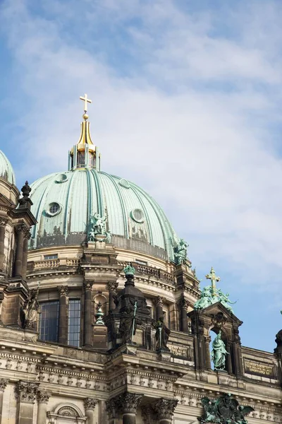 Berliner Dom görünümü bulunan Müzeler Adası, Berlin, Almanya.