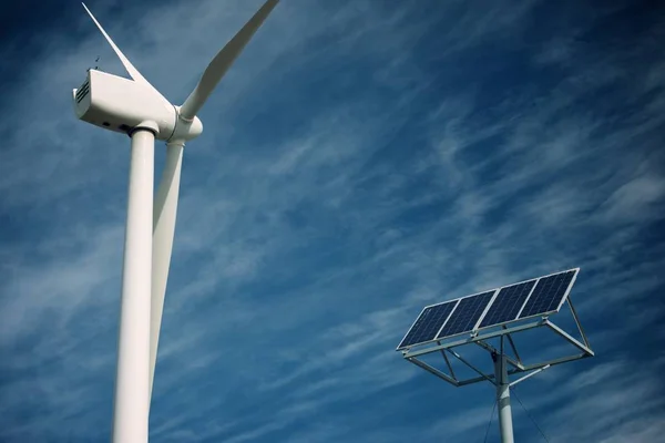 Windmühle Und Photovoltaik Panel Für Die Energieproduktion Provinz Zaragoza Aragon — Stockfoto