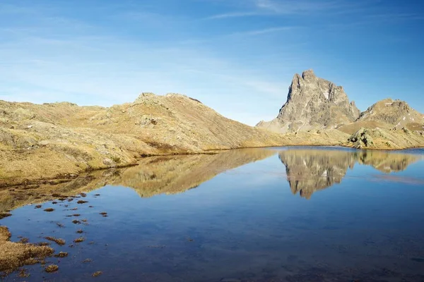 Pic Midi Dossau Reflète Dans Lac Vallée Ossau Parc National — Photo