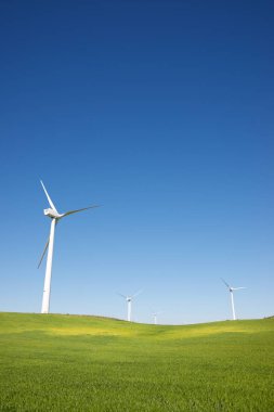 Elektrik üretimi için yel değirmenleri, Zaragoza bölgesi, aragon, İspanya.