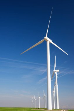 Elektrik üretimi için yel değirmenleri, Zaragoza bölgesi, aragon, İspanya