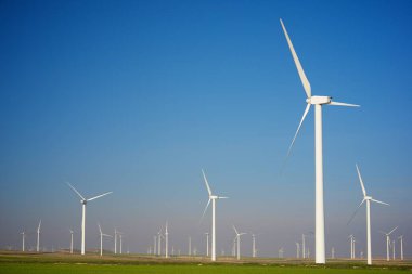 Elektrik üretimi için yel değirmenleri, Zaragoza bölgesi, aragon, İspanya