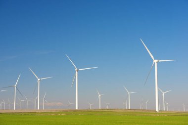 Elektrik üretimi için yel değirmenleri, Zaragoza bölgesi, aragon, İspanya