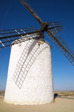 Consuegra 'daki yel değirmeni, Toledo Eyaleti, Castilla La Mancha, İspanya.