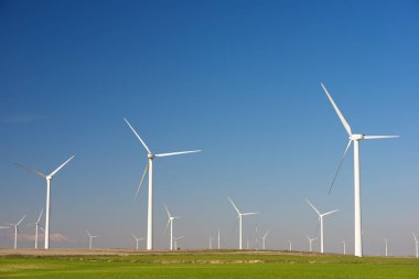 Elektrik üretimi için yel değirmenleri, Zaragoza bölgesi, aragon, İspanya
