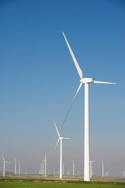 Elektrik üretimi için yel değirmenleri, Zaragoza bölgesi, aragon, İspanya