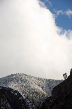 Karlı zirveleri Bujaruelo Vadisi, Pyrenees, Huesca, Aragon, İspanya.