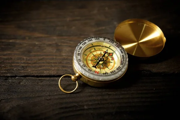 Vintage Kompass Ett Träbord — Stockfoto