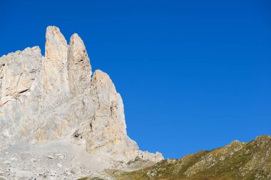 Aiguilles içinde Lescun Cirque du Ansabere. Aspe Valley, Pyrenees, Fransa.