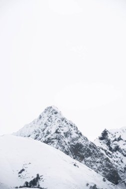 Aspe Valley, Fransa için karlı tepe.