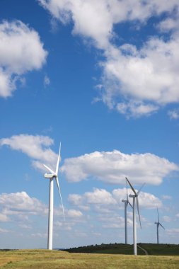 Elektrik üretimi için yel değirmenleri, Soria Eyaleti, Castilla Leon, İspanya.