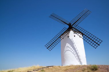 Alcazar de San Juan, Ciudad Real Eyaleti, Castilla La Mancha, İspanya'daki yel değirmenleri.