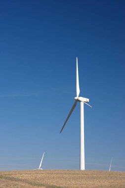 Elektrik üretimi için yel değirmenleri, Zaragoza bölgesi, aragon, İspanya.