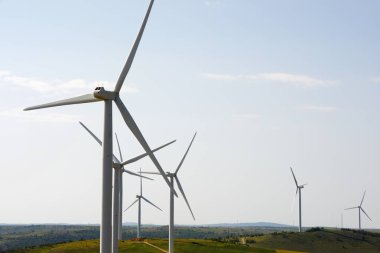 Elektrik üretimi için yel değirmenleri, Soria Eyaleti, Castilla Leon, İspanya.