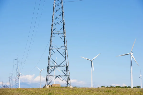 Grupa Wiatraków Produkcji Odnawialnej Energii Elektrycznej Pylon Hiszpanii Prowincji Huesca — Zdjęcie stockowe