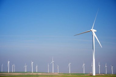 Elektrik üretimi için yel değirmenleri, Zaragoza bölgesi, aragon, İspanya