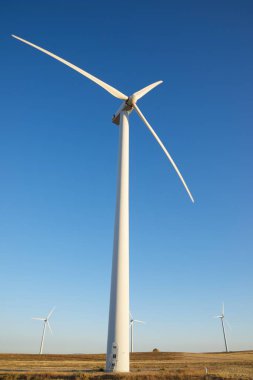 Elektrik üretimi için yel değirmenleri, Zaragoza bölgesi, aragon, İspanya.