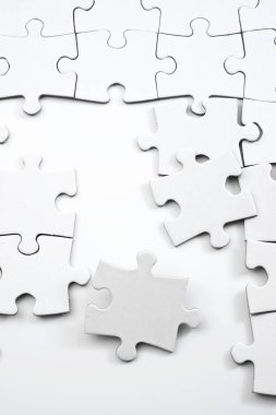 Bir yapbozun parçalarını kapat