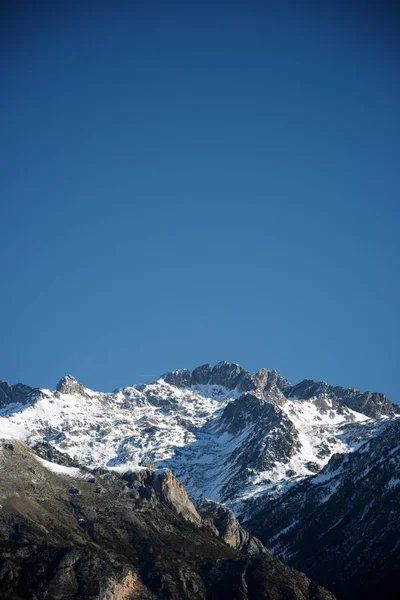 Snowy Пік Долині Тена Арагон Huesca Іспанія — стокове фото