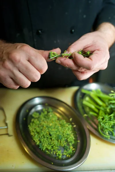 Bereiding Van Groenten Een Restaurant — Stockfoto