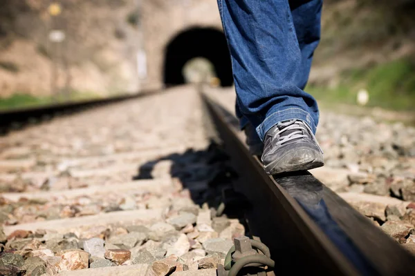 Jovem Fazendo Balanços Uma Linha Trem Província Zaragoza Aragão Espanha — Fotografia de Stock