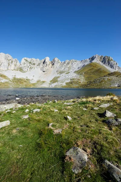 Λίμνη Acherito Στην Κοιλάδα Ίντο Πυρηναία Όρη Στην Ισπανία — Φωτογραφία Αρχείου