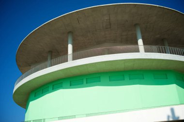 İspanya'da beton modern bir binanın yakın çekim.