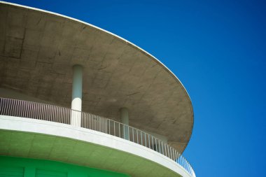 İspanya'da beton modern bir binanın yakın çekim.