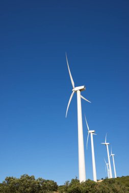 Elektrik üretimi için yel değirmenleri, Zaragoza bölgesi, aragon, İspanya.