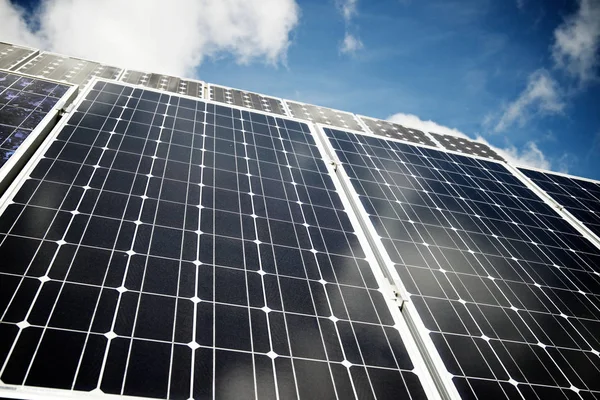 Detail Van Een Fotovoltaïsch Paneel Voor Duurzame Elektriciteitsproductie — Stockfoto