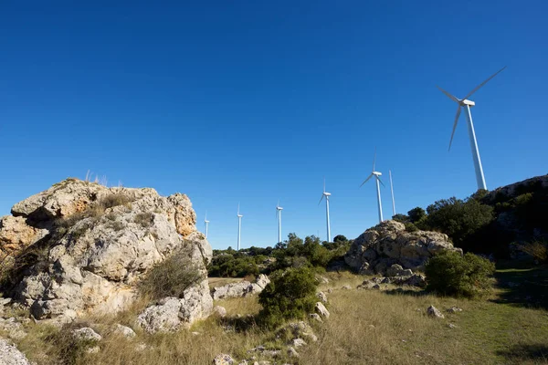 Elektrik üretimi için yel değirmenleri, Zaragoza bölgesi, aragon, İspanya.