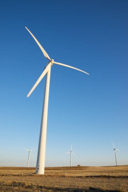 Elektrik üretimi için yel değirmenleri, Zaragoza bölgesi, aragon, İspanya.