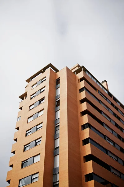 Προβολή Της Πρόσοψης Του Ένα Σύγχρονο Κτίριο Στην Σαραγόσα Ισπανία — Φωτογραφία Αρχείου