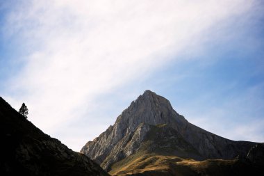 Lescun Cirque tepe. Aspe Valley, Pyrenees, Fransa.