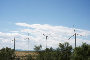 Elektrik üretimi için yel değirmenleri, Zaragoza bölgesi, aragon, İspanya.