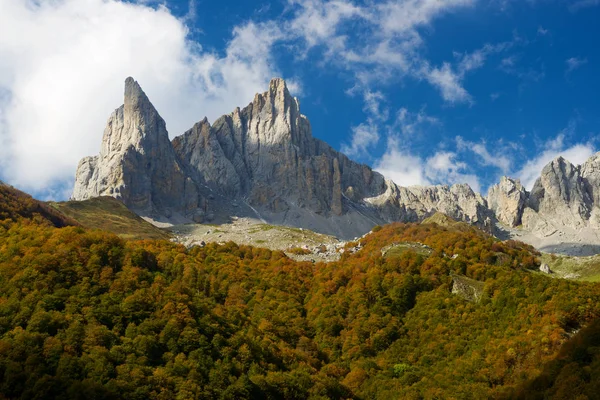 Szczyty Lescun Cirque Lewo Petite Ansabere Aiguille Oraz Prawo Grand — Zdjęcie stockowe